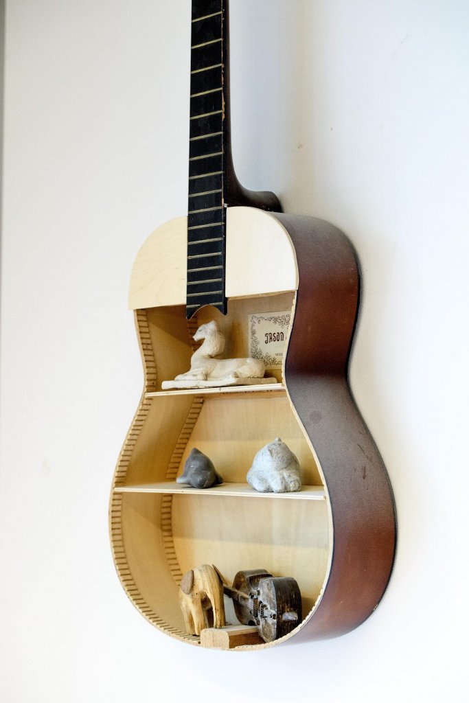 foto gitaar aan muur